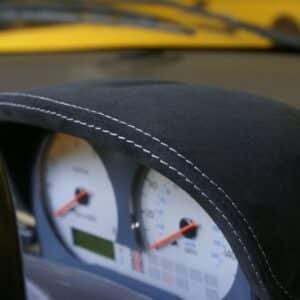 Sellerie-Lotus-Casquette-compteurs-Alcantara-noir-041