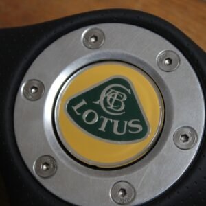 Sellerie-lotus-cache-volant-cuir-perfore-S2-002