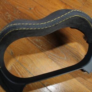 image_574f04d0ca774_Sellerie-Lotus-Casquette-Compteurs-Alcantara-Exige-V6-0011