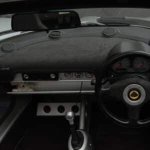 image_574f15918ef4d_Sellerie_Lotus_Tableau-de-bord-S2-Alcantara-011