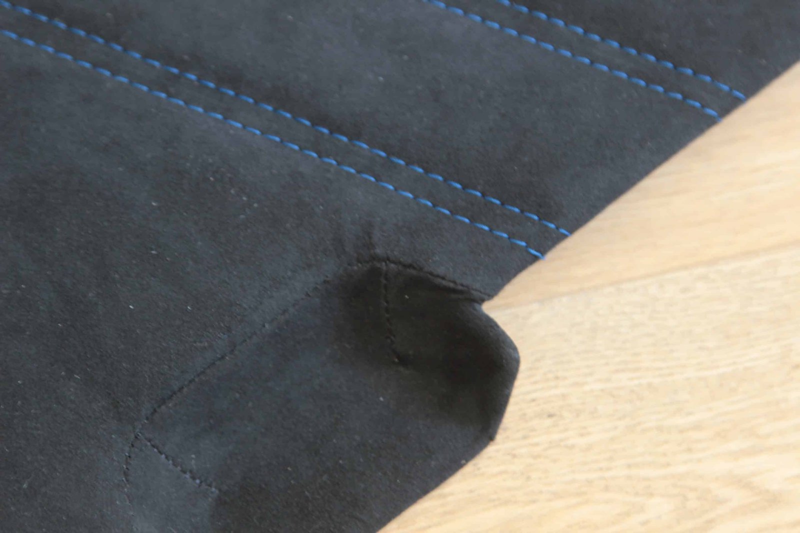 MP-Sellerie_Opel_Speedster_Panneaux_de_portes-Alcantara_Anthracite_fil_bleu_003