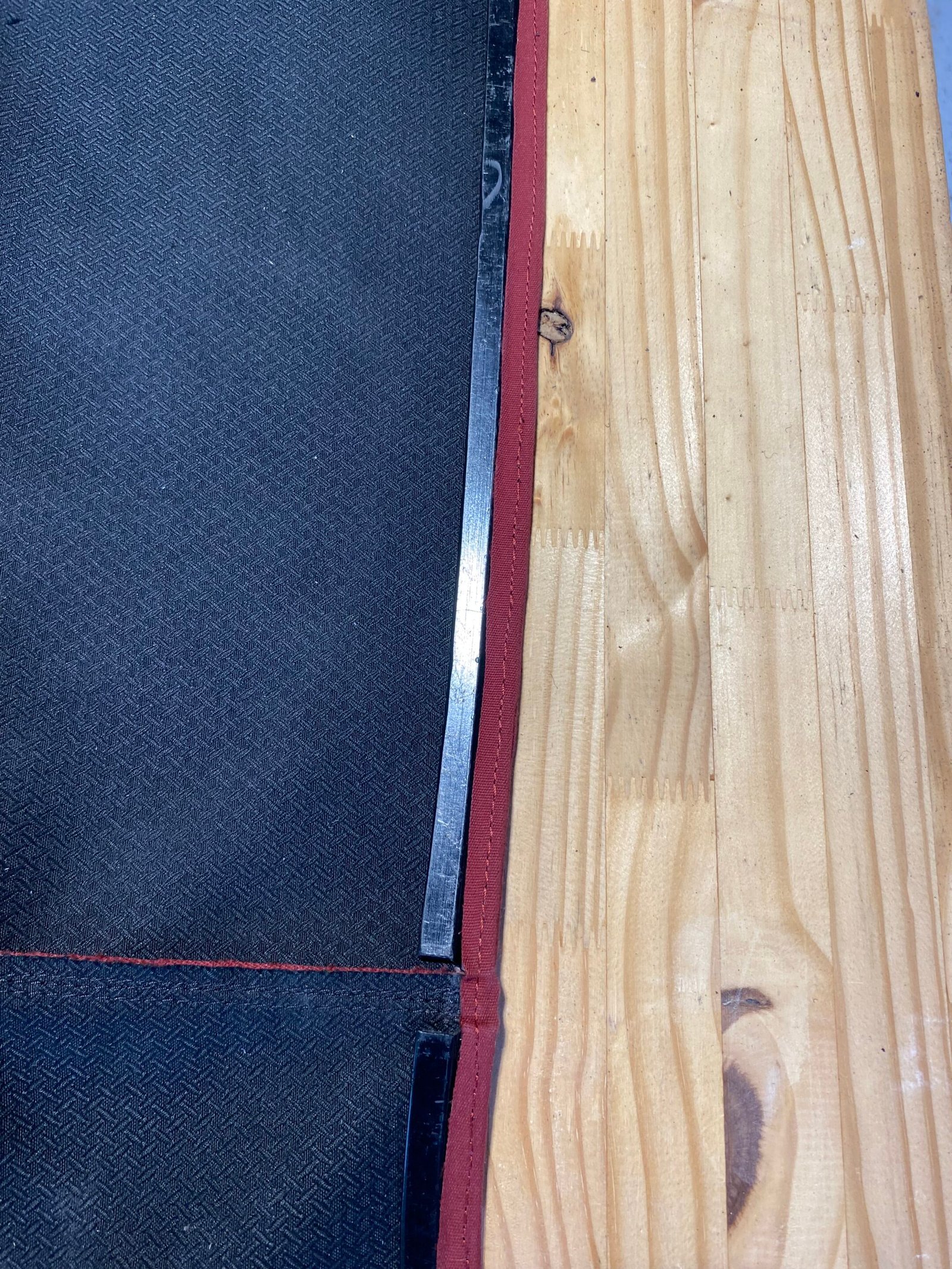 MP-Sellerie_Capote_Lotus_Elise_S1_Alpaga_Mohair_Bordeaux_recuperation_baguette_plastique_01